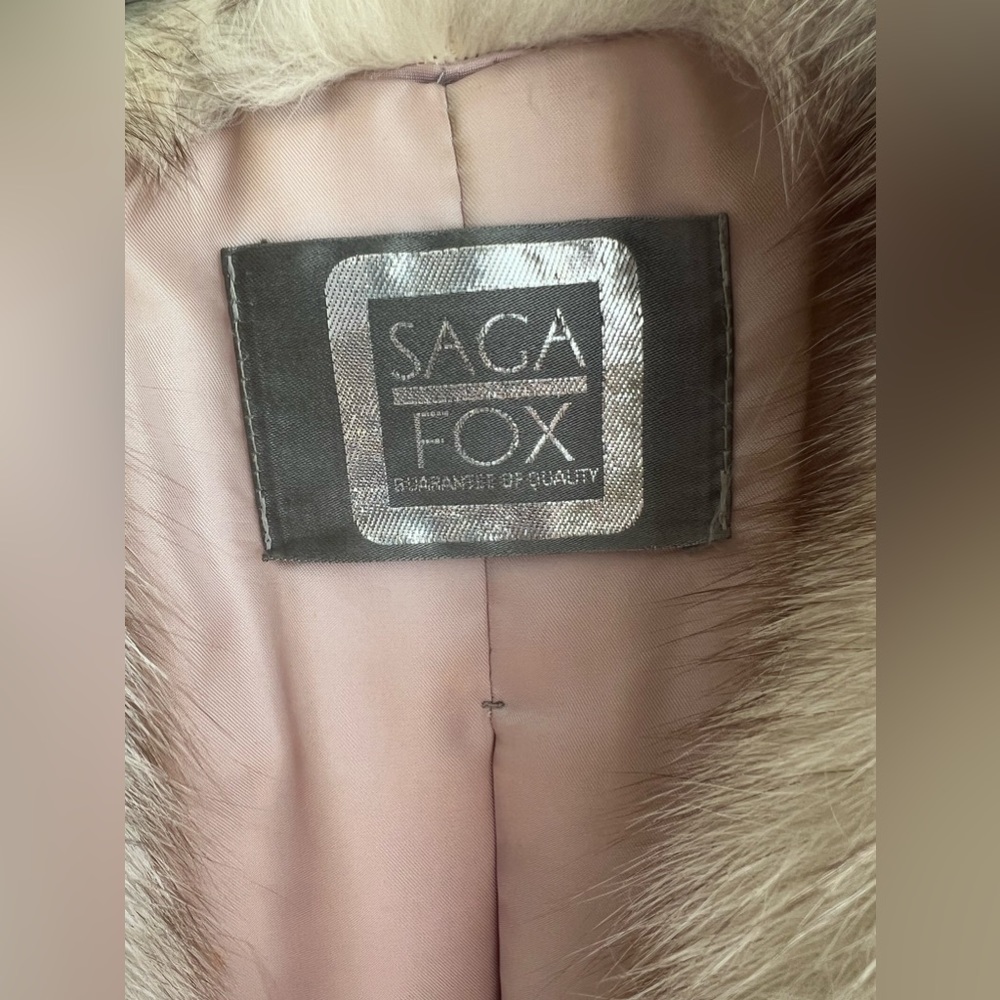 SOLD SOLD SOLD Women Saga Fox Coat - Picture 4 of 9